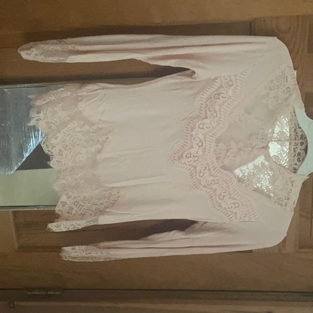 Beautiful lace detail shirt